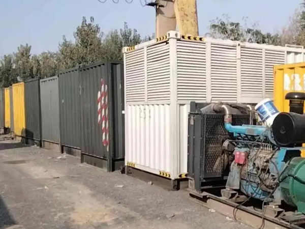 临澧200KW柴油发电机机组每小时油耗是多少？